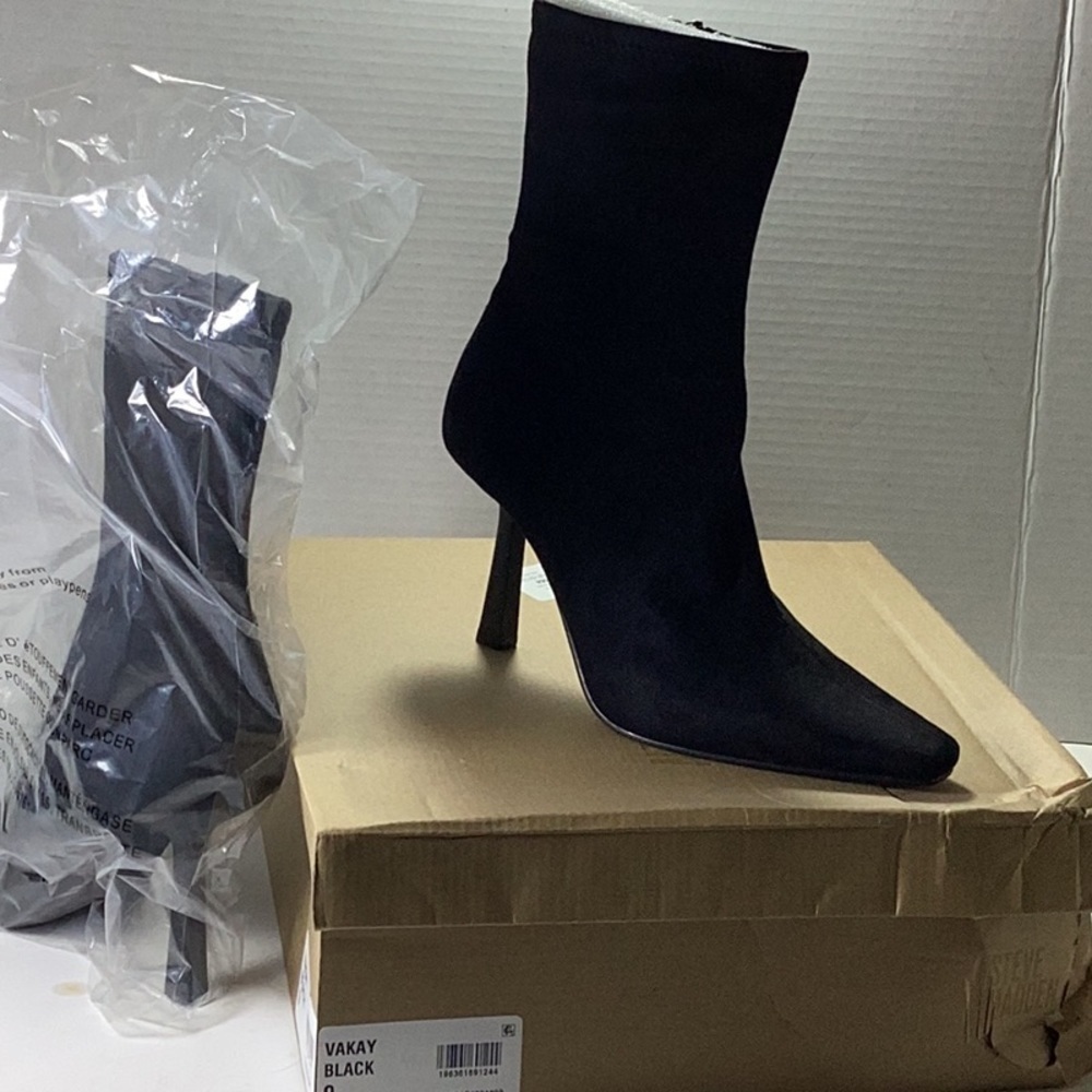 Steve Madden

Vakay Bootie - Picture 6 of 7